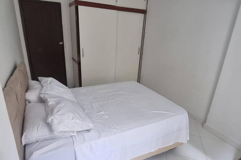 Quarto E Sala A Uma Quadra Da Praia Copacabana Posto 02 Rio de Janeiro Exterior photo